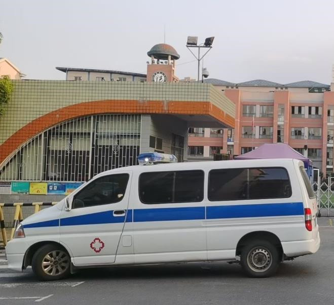 环县救护车出租护送骨折病人一公里多少钱